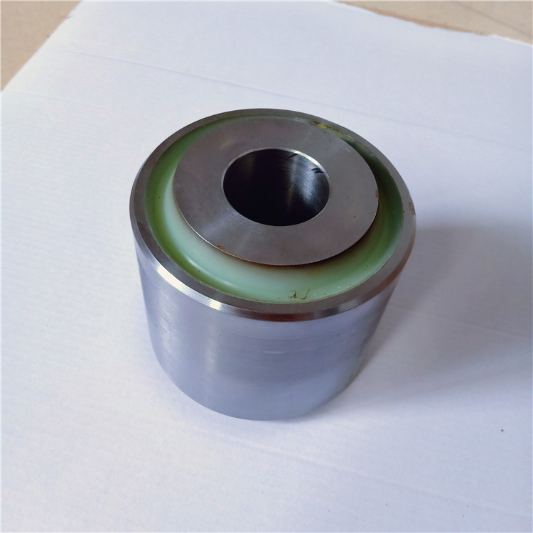 利用聚氨酯材料生產(chǎn)卡車襯套有什么優(yōu)勢(shì)呢